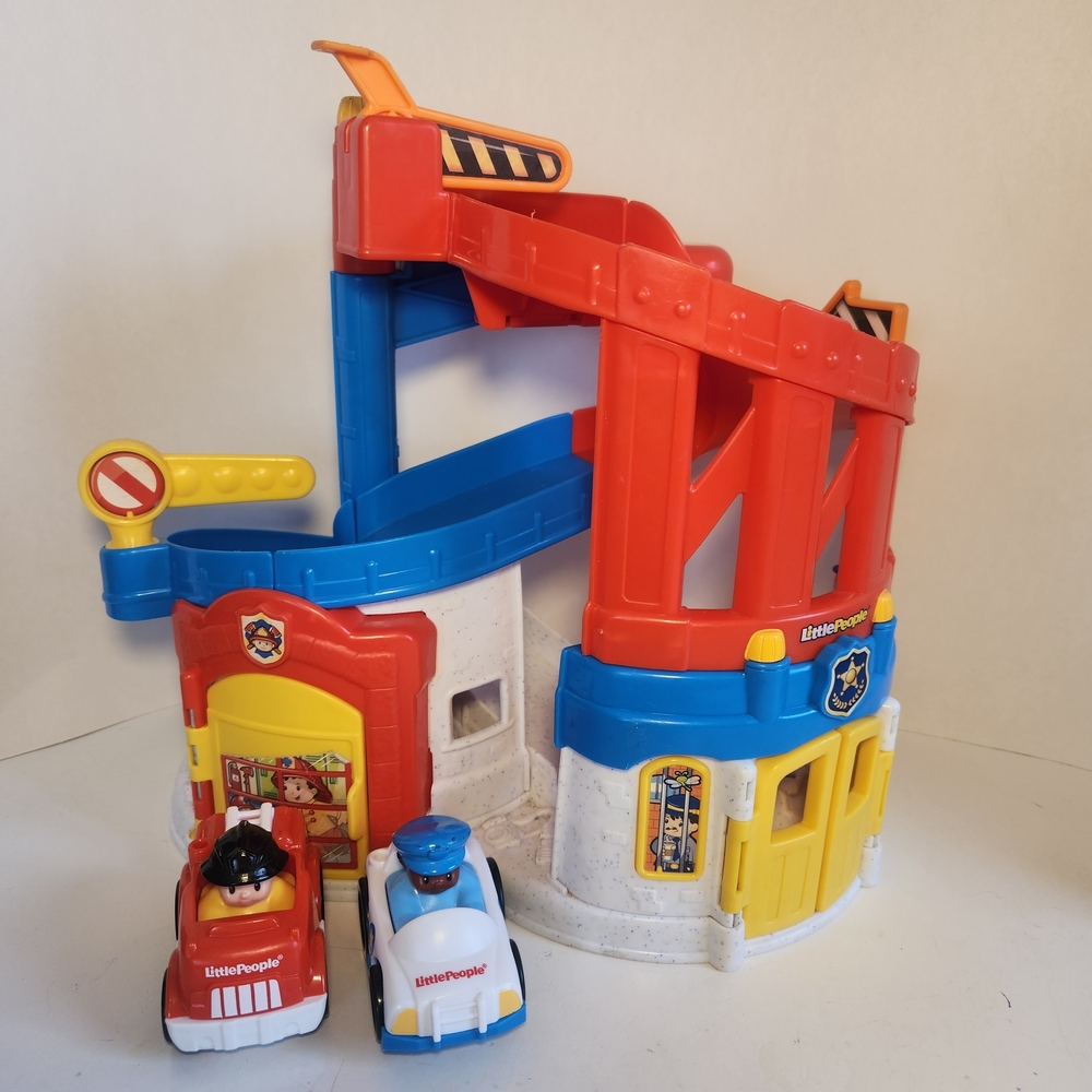 Little People Race and Chase Rescue Station With Original Wheelies Cars